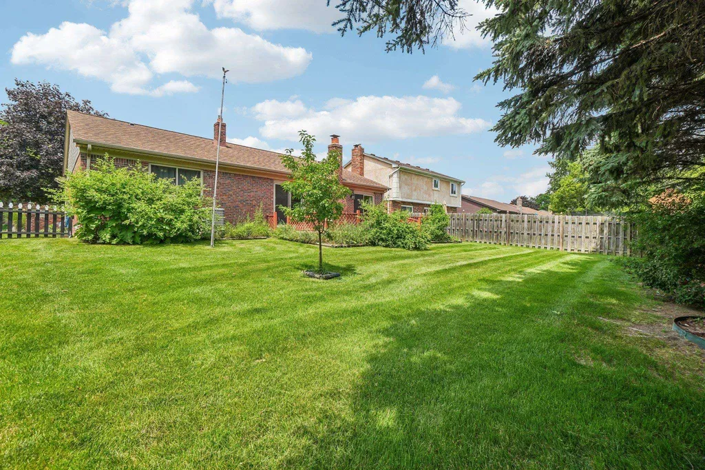 42140 Royal Lane Clinton Charter Township MI 48038