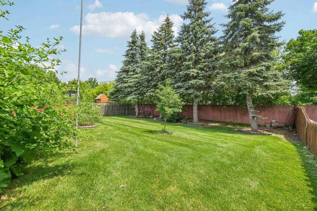42140 Royal Lane Clinton Charter Township MI 48038