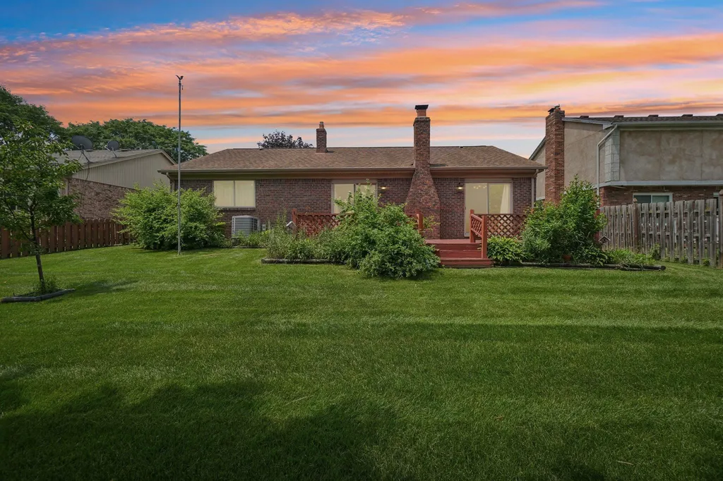 42140 Royal Lane Clinton Charter Township MI 48038