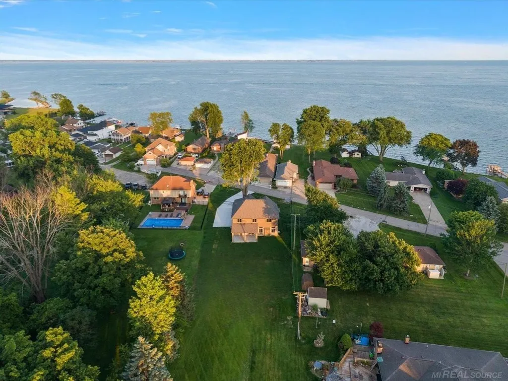 49309 Bayshore Drive Chesterfield Township MI 48047