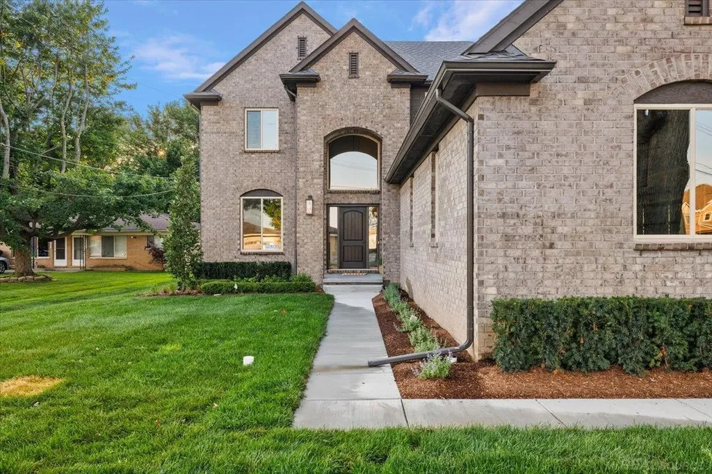 49309 Bayshore Drive Chesterfield Township MI 48047