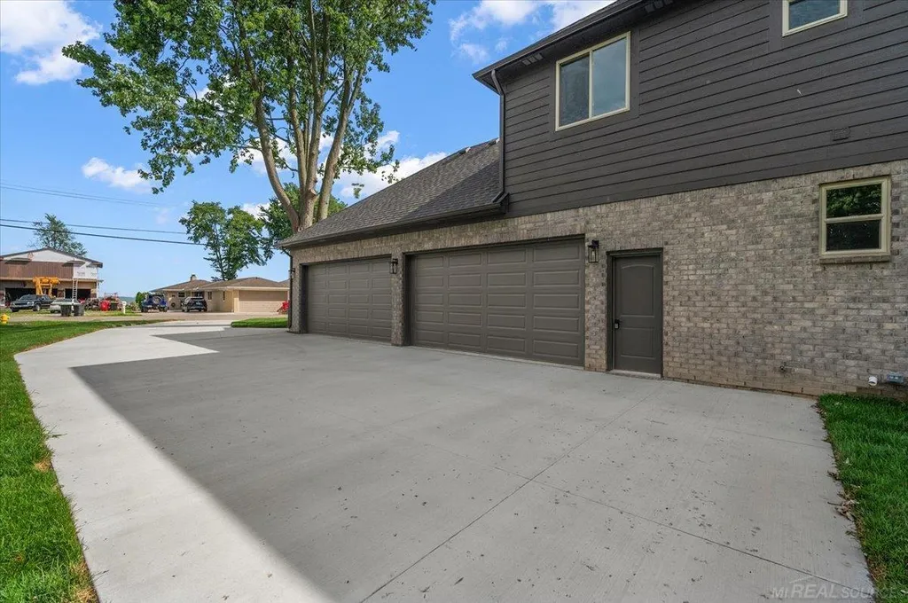 49309 Bayshore Drive Chesterfield Township MI 48047