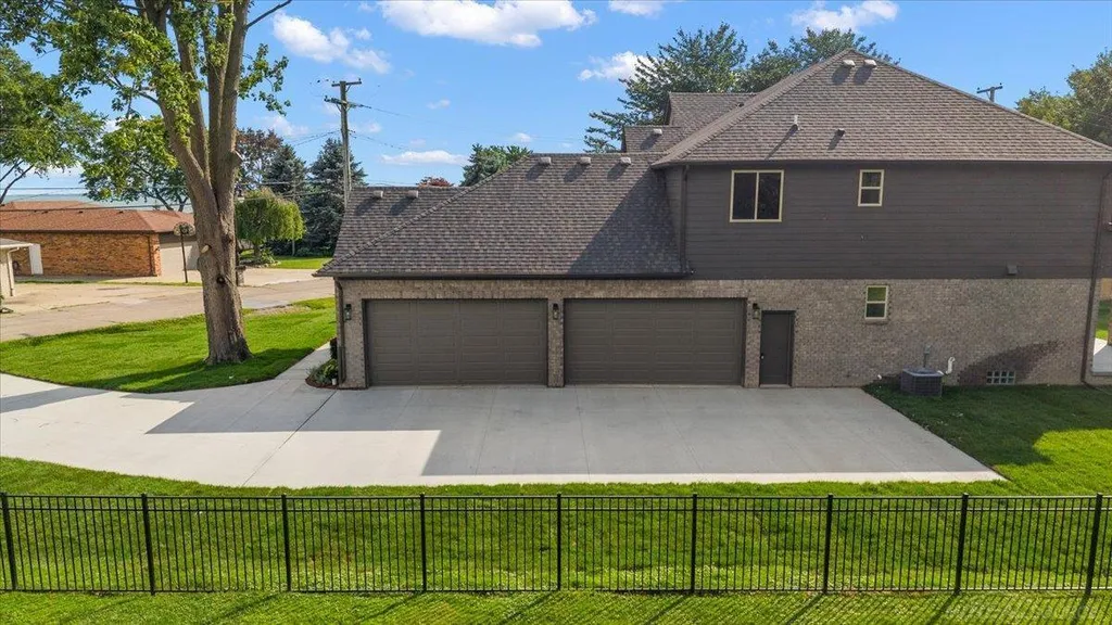 49309 Bayshore Drive Chesterfield Township MI 48047