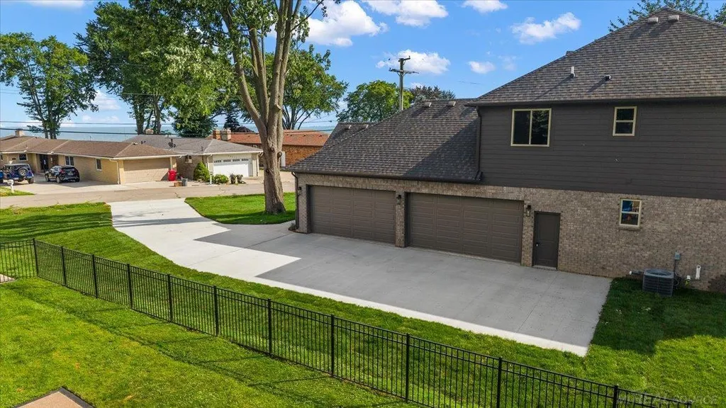 49309 Bayshore Drive Chesterfield Township MI 48047
