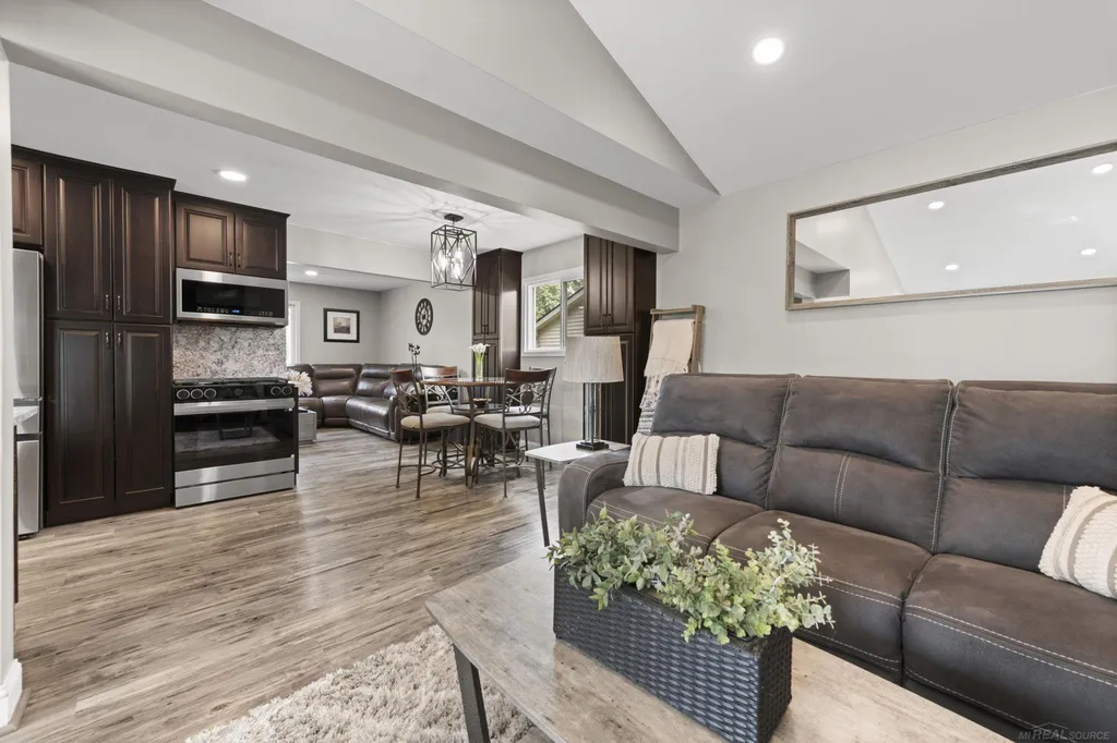 48064 Mallard Drive Chesterfield Township MI 48047