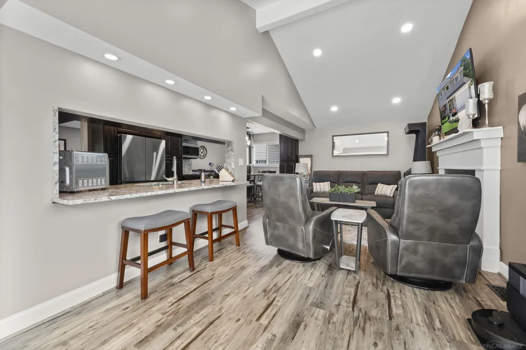 48064 Mallard Drive Chesterfield Township MI 48047