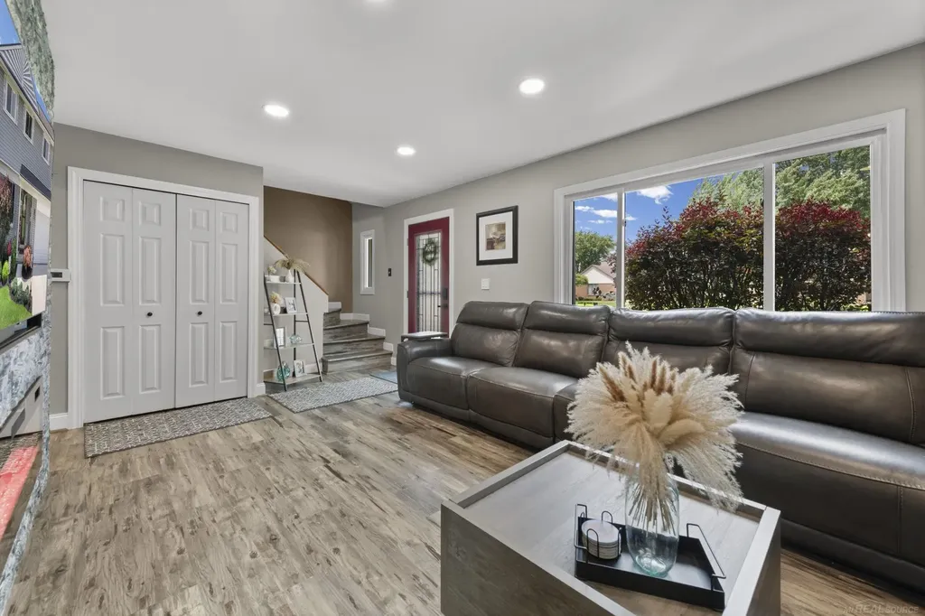 48064 Mallard Drive Chesterfield Township MI 48047