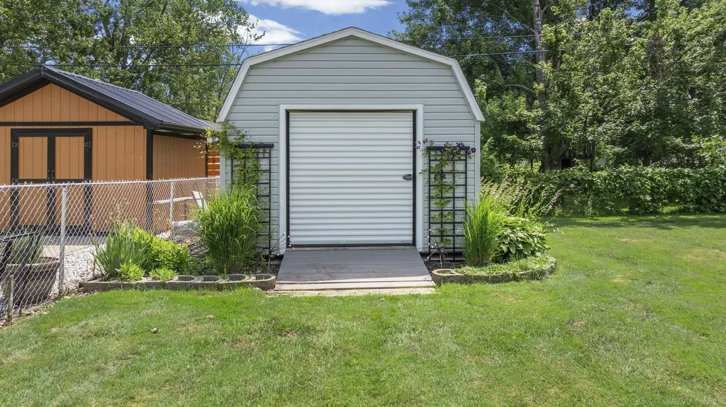 48064 Mallard Drive Chesterfield Township MI 48047