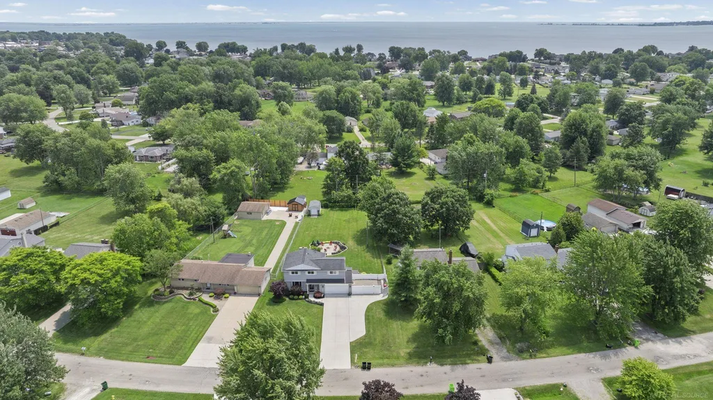 48064 Mallard Drive Chesterfield Township MI 48047