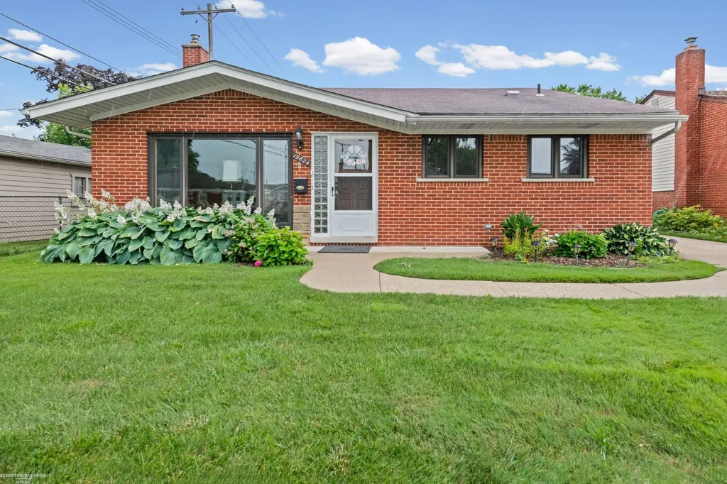 19824 Sussex Street St. Clair Shores City MI 48081