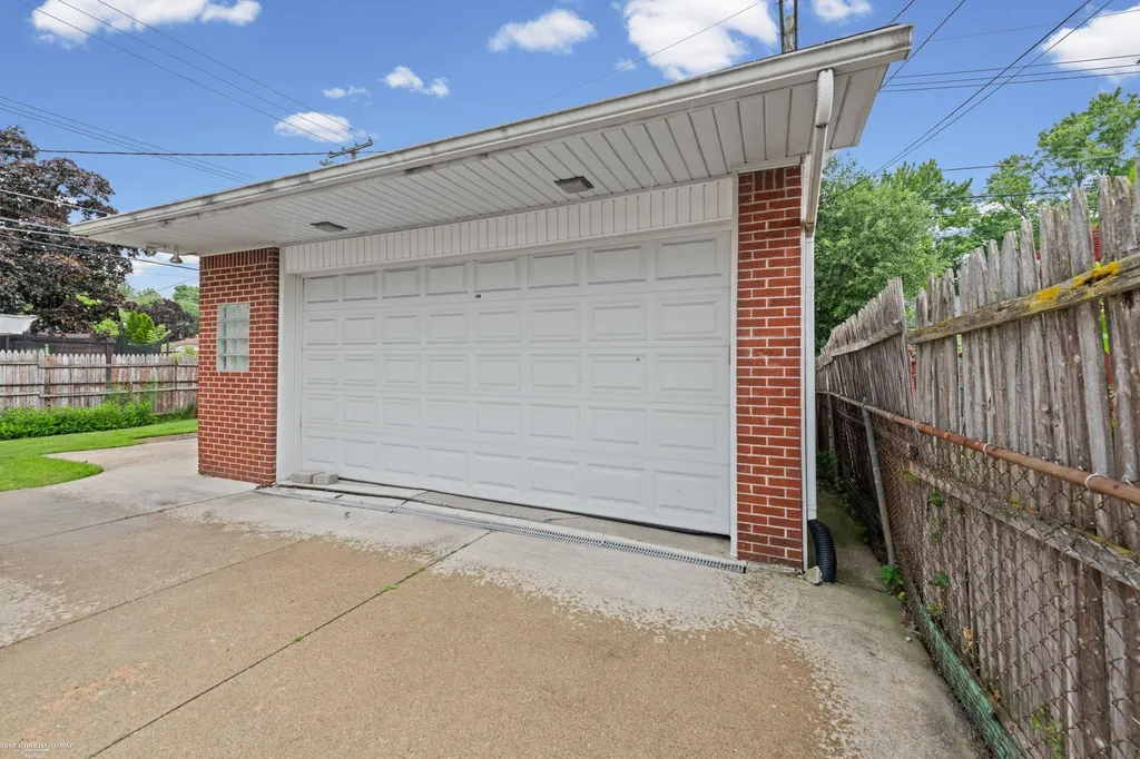 19824 Sussex Street St. Clair Shores City MI 48081