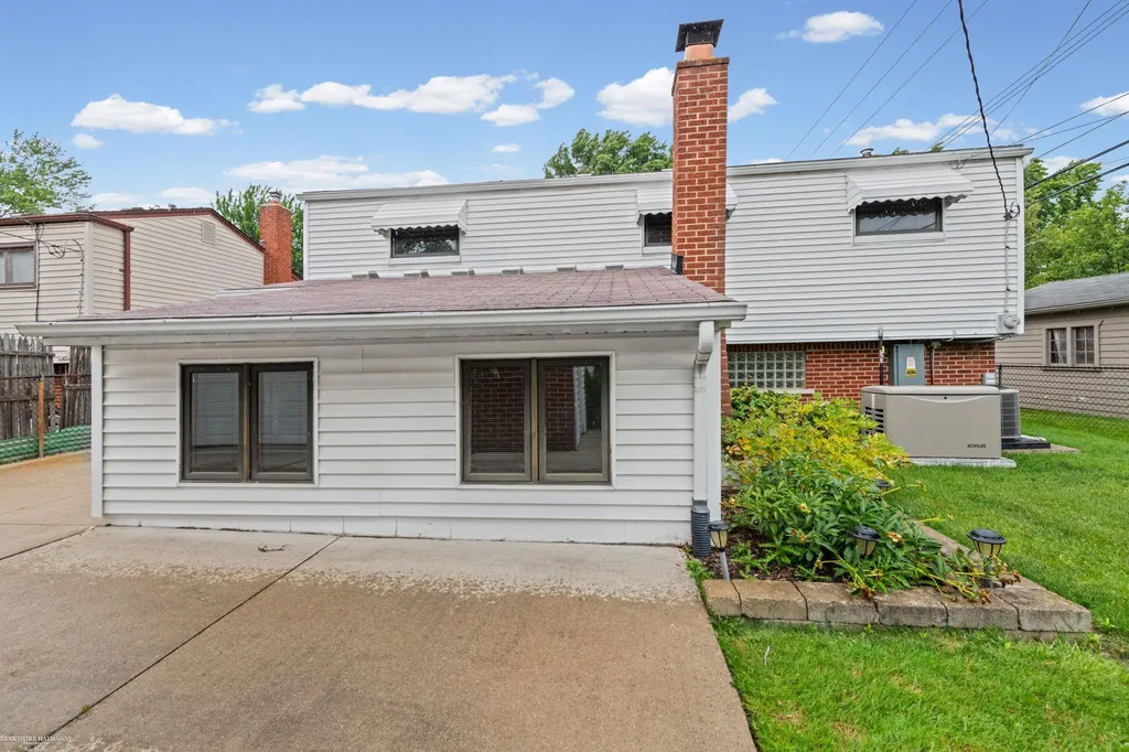 19824 Sussex Street St. Clair Shores City MI 48081