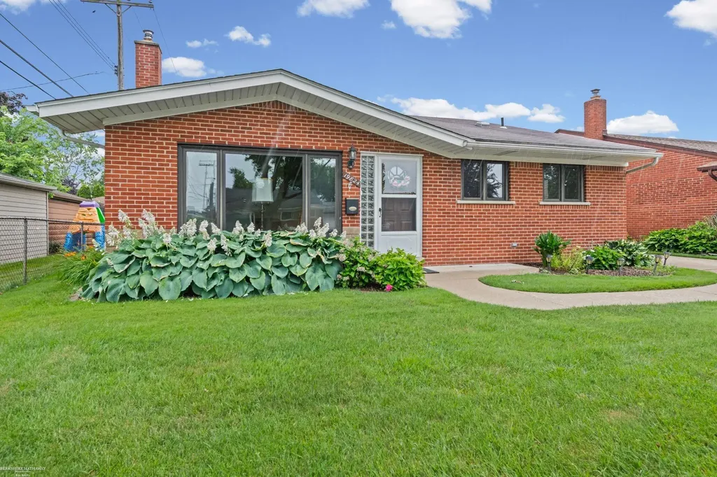 19824 Sussex Street St. Clair Shores City MI 48081