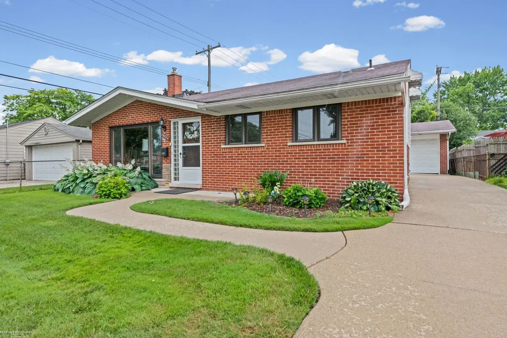 19824 Sussex Street St. Clair Shores City MI 48081