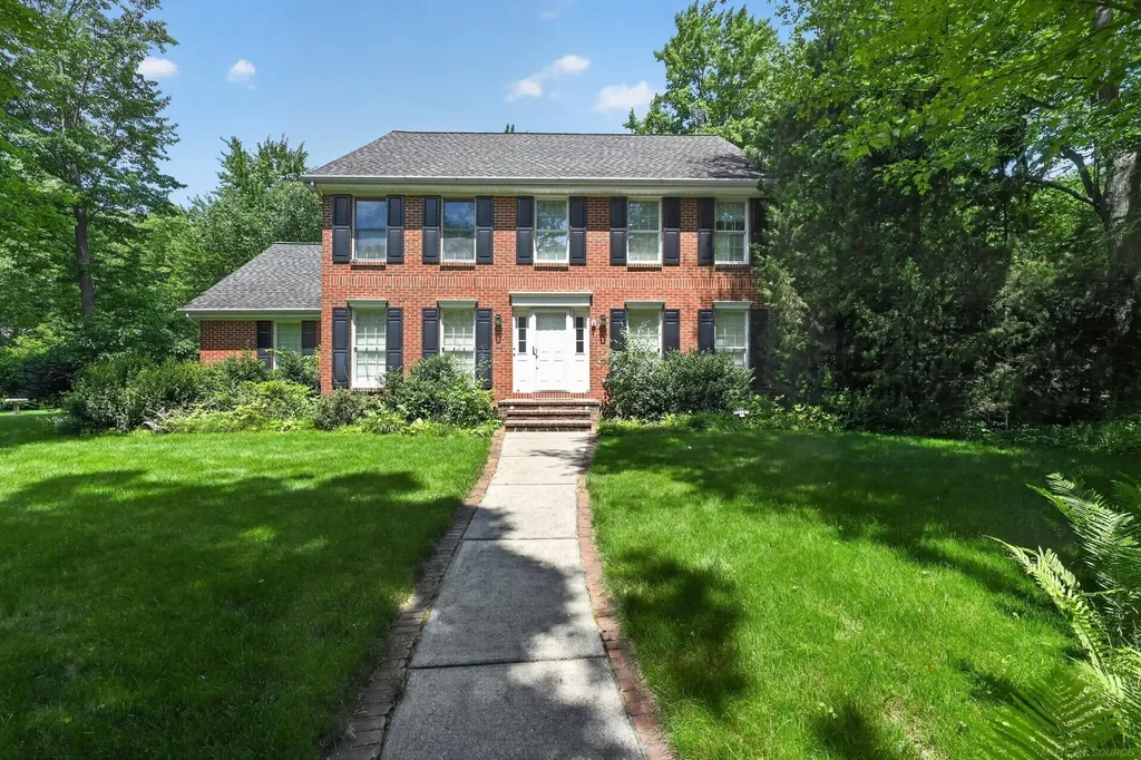2204 Springwood Drive Midland City MI 48640