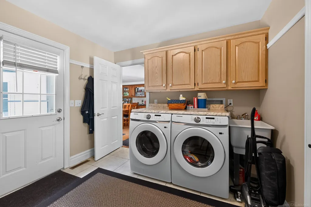 2204 Springwood Drive Midland City MI 48640
