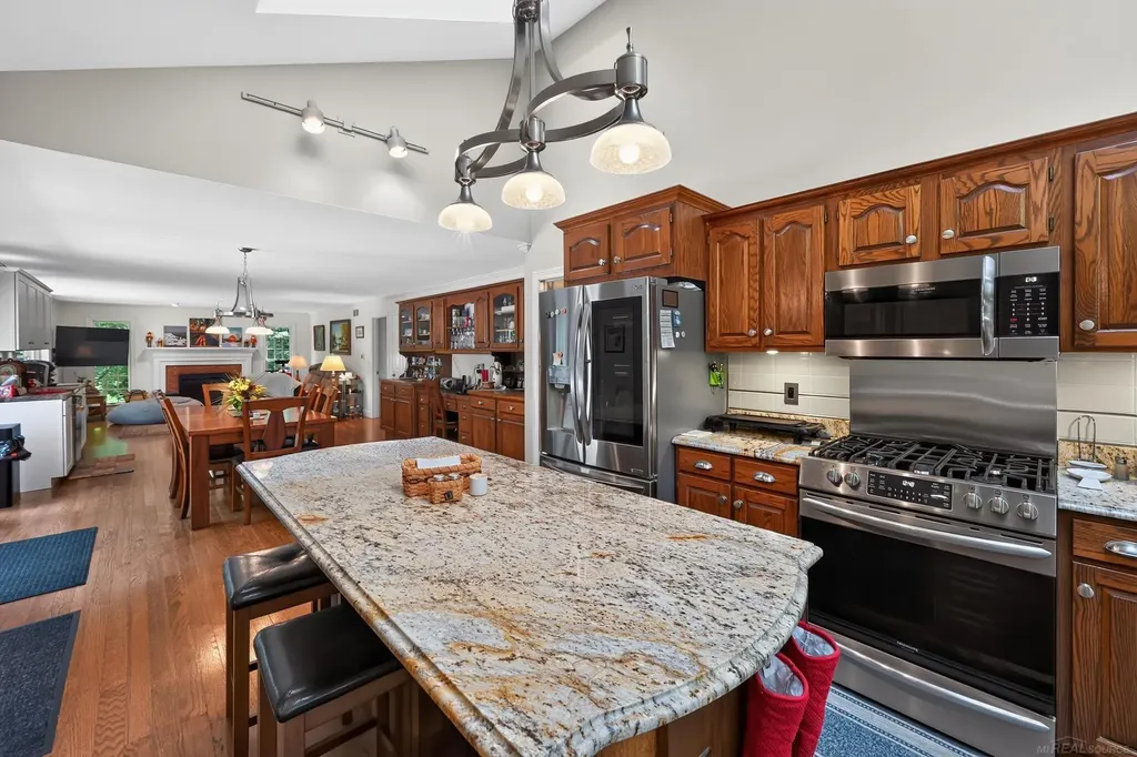 2204 Springwood Drive Midland City MI 48640