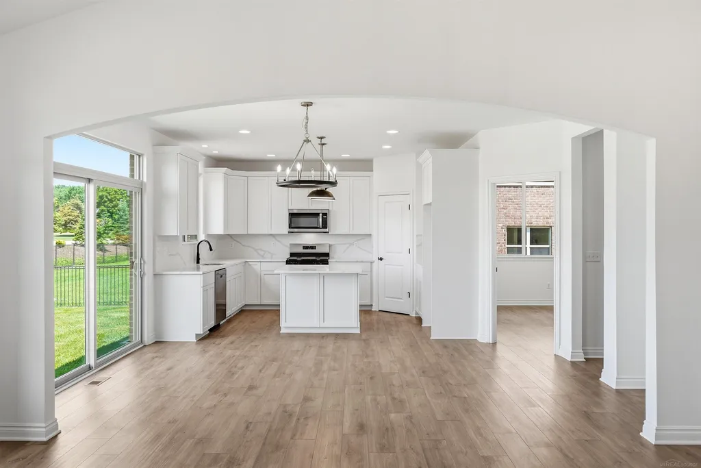 55611 Bay Oaks Court Shelby Charter Township MI 48315