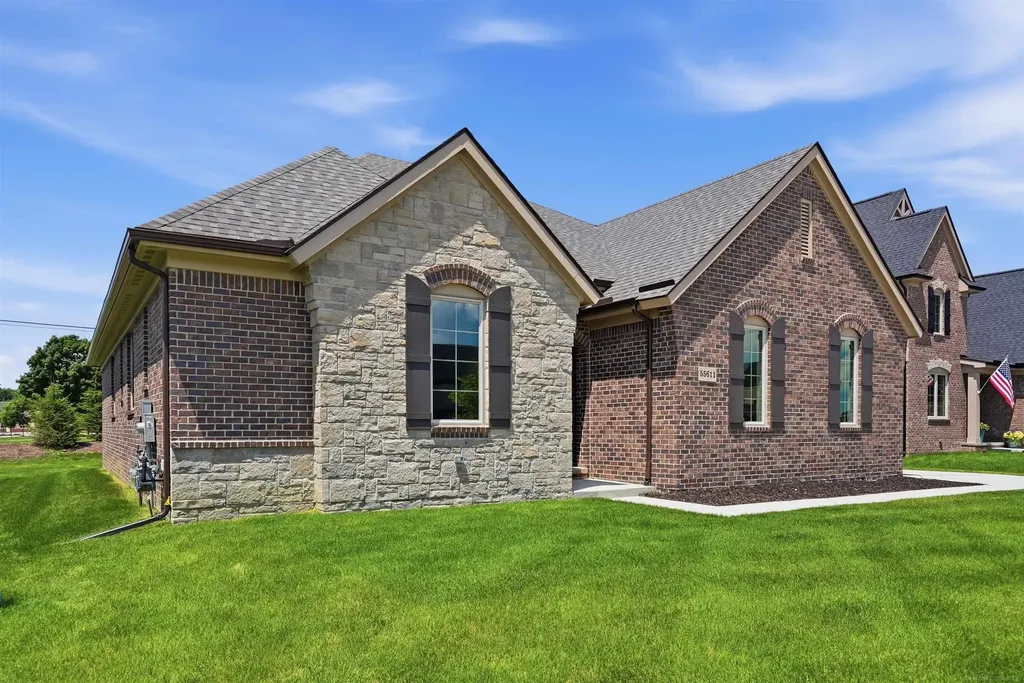 55611 Bay Oaks Court Shelby Charter Township MI 48315