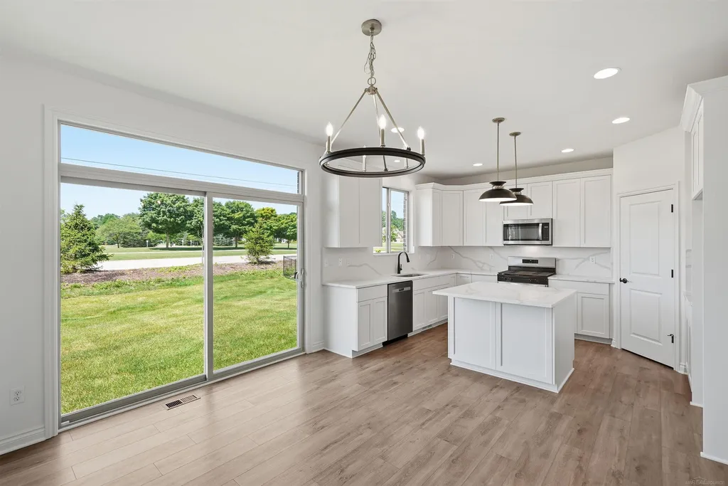 55611 Bay Oaks Court Shelby Charter Township MI 48315