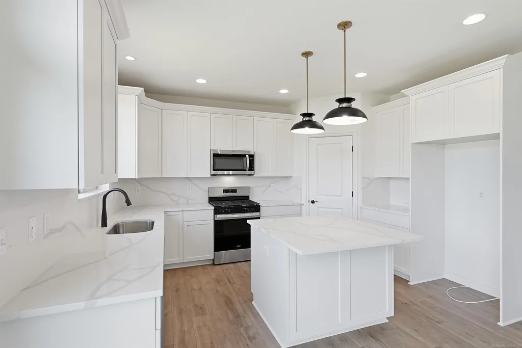 55611 Bay Oaks Court Shelby Charter Township MI 48315