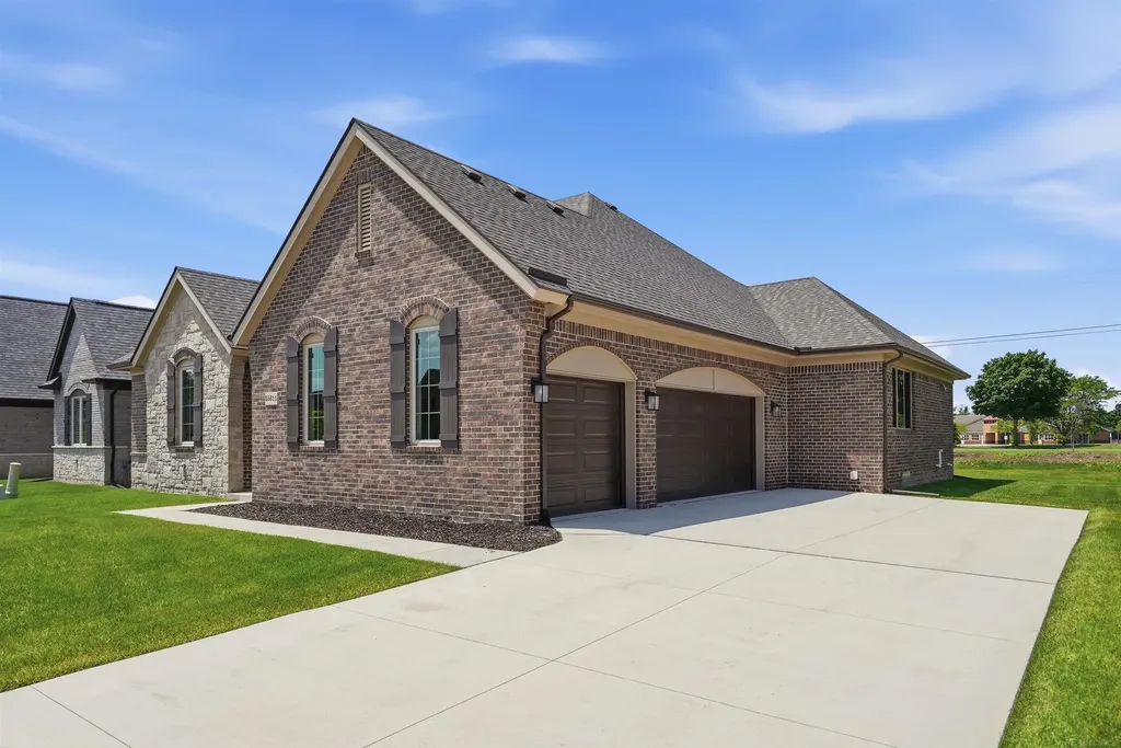 55611 Bay Oaks Court Shelby Charter Township MI 48315
