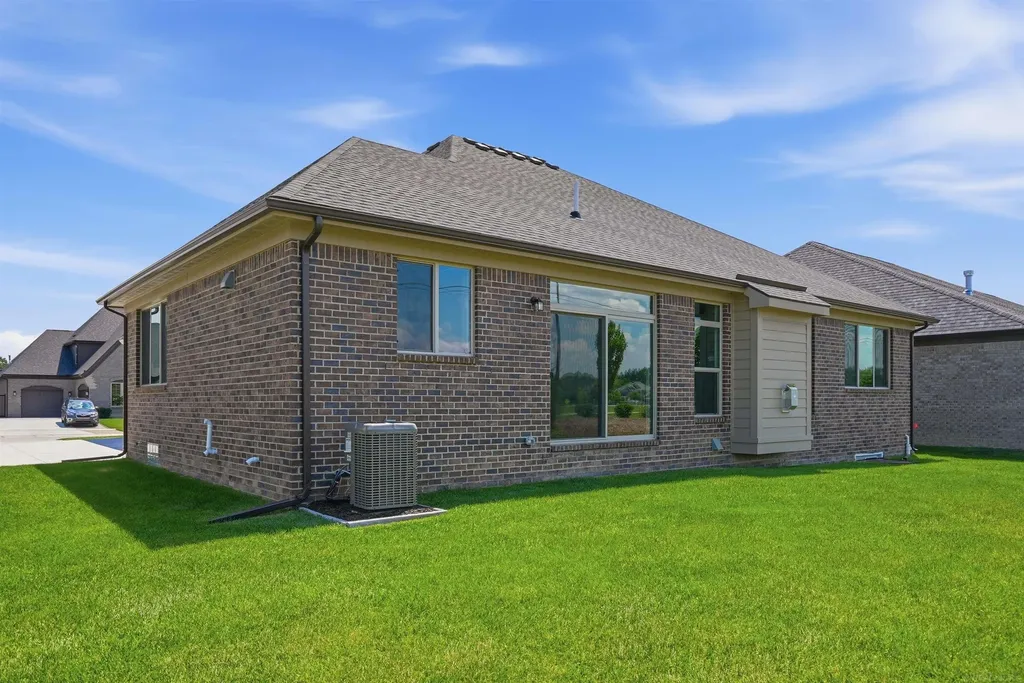 55611 Bay Oaks Court Shelby Charter Township MI 48315