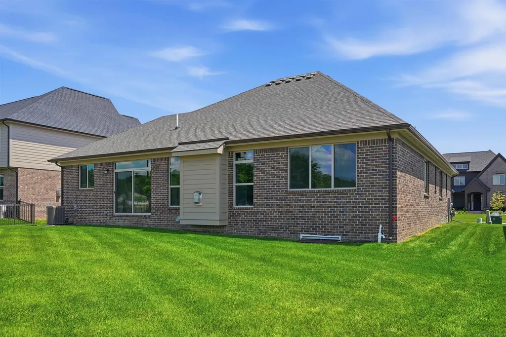 55611 Bay Oaks Court Shelby Charter Township MI 48315