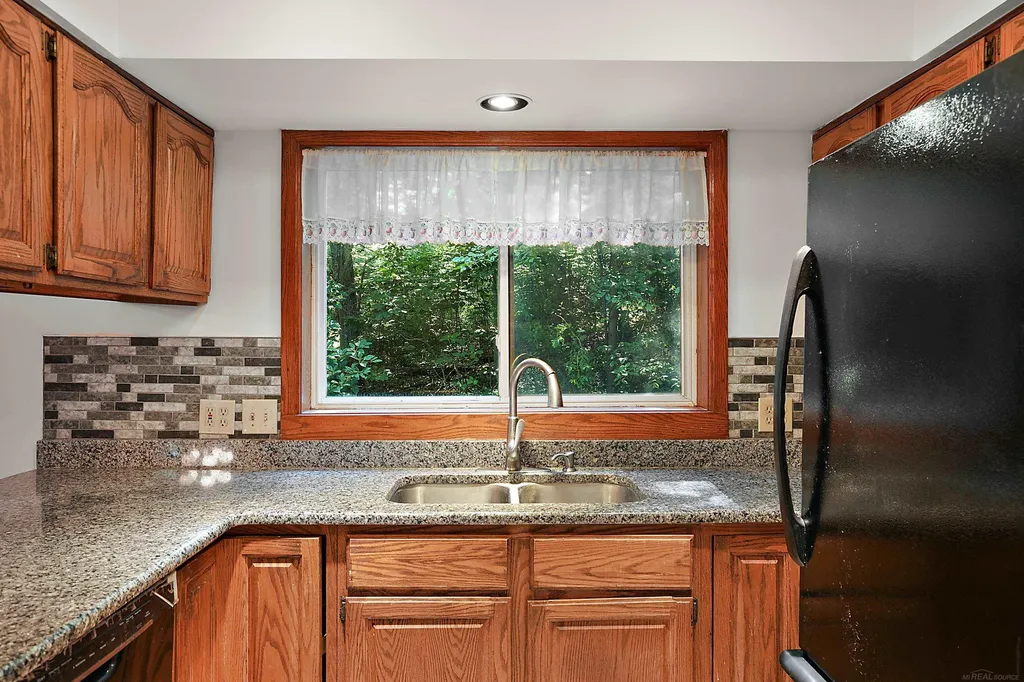 11535 Longden Avenue Pinckney Village MI 48169