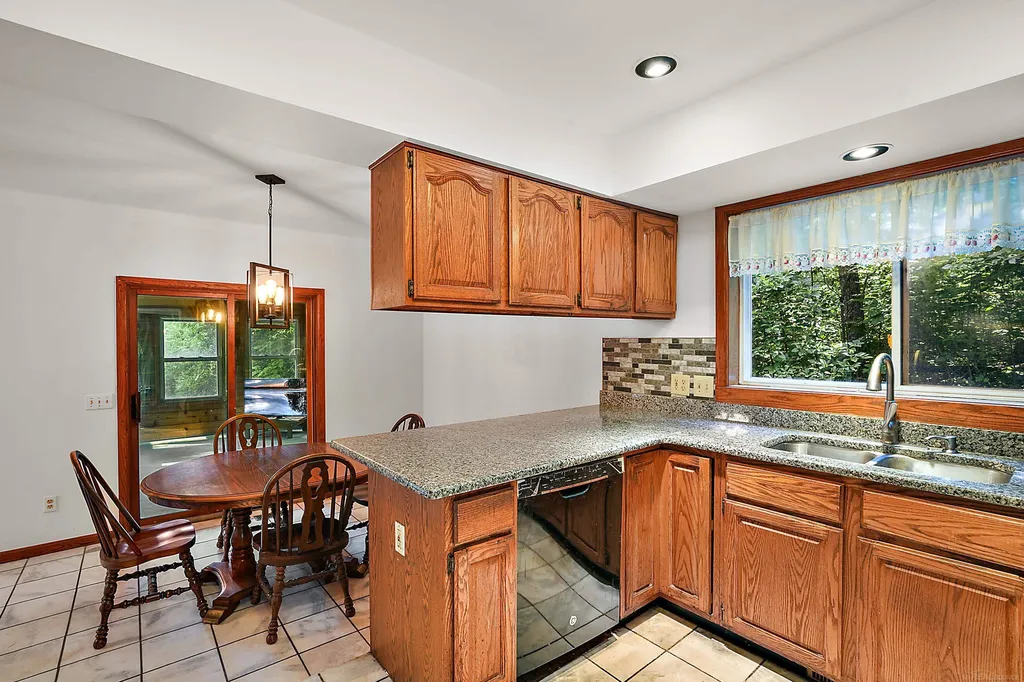 11535 Longden Avenue Pinckney Village MI 48169