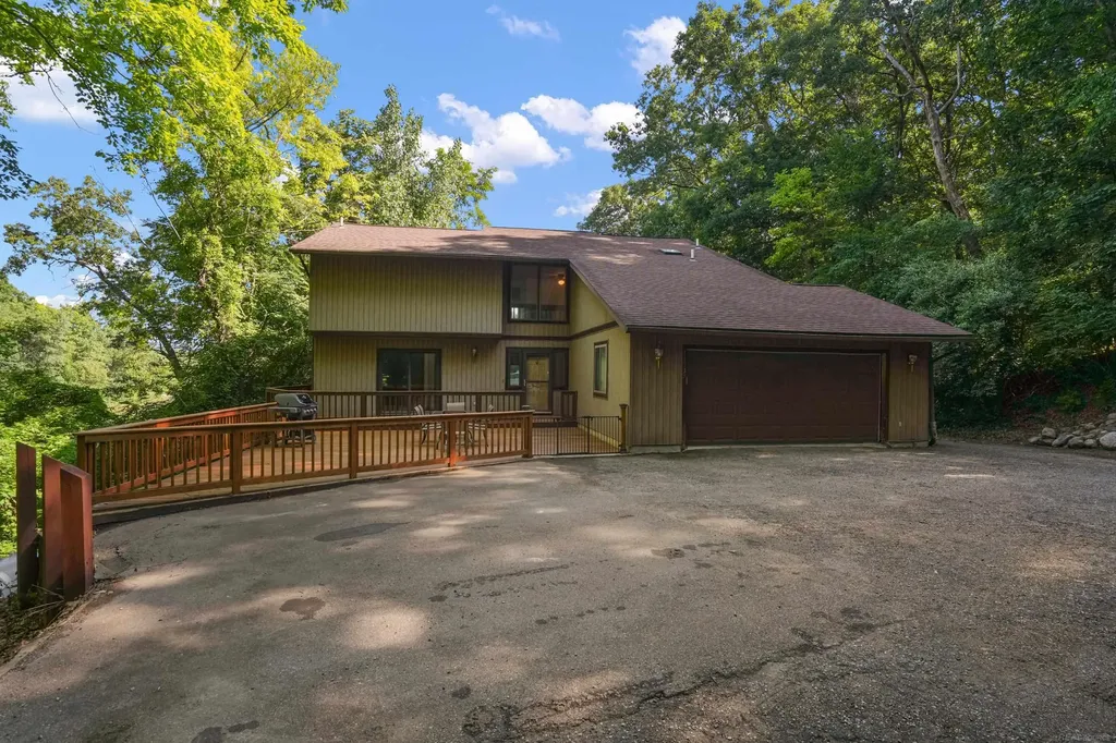 11535 Longden Avenue Pinckney Village MI 48169