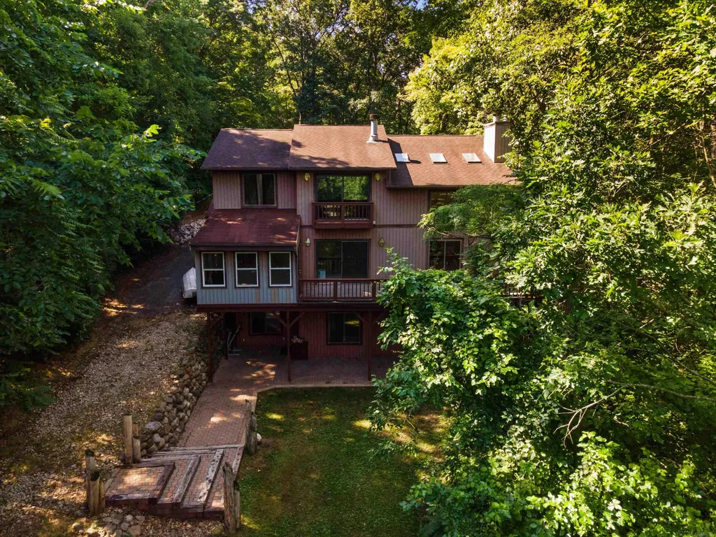 11535 Longden Avenue Pinckney Village MI 48169