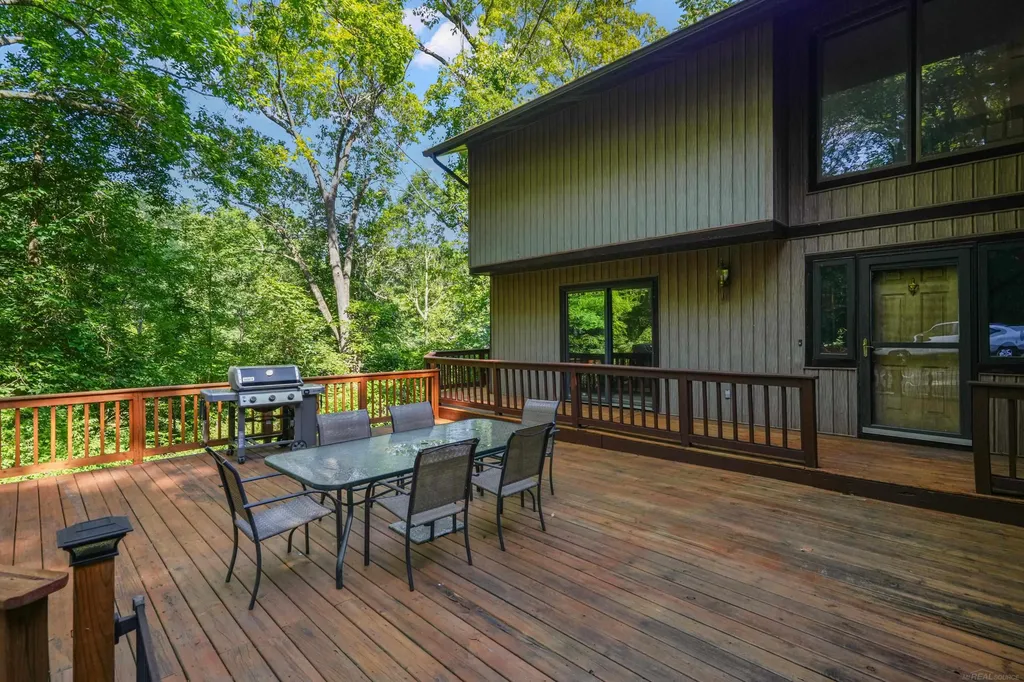 11535 Longden Avenue Pinckney Village MI 48169