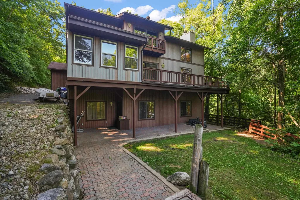 11535 Longden Avenue Pinckney Village MI 48169