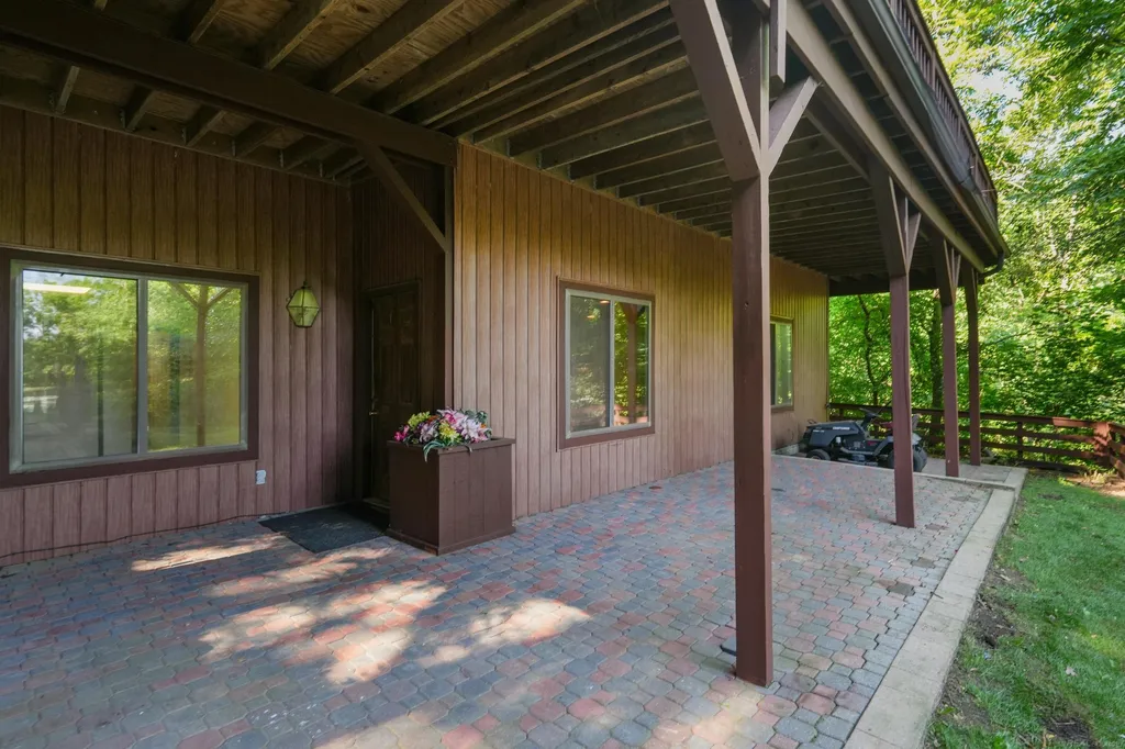 11535 Longden Avenue Pinckney Village MI 48169