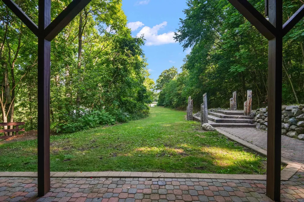 11535 Longden Avenue Pinckney Village MI 48169