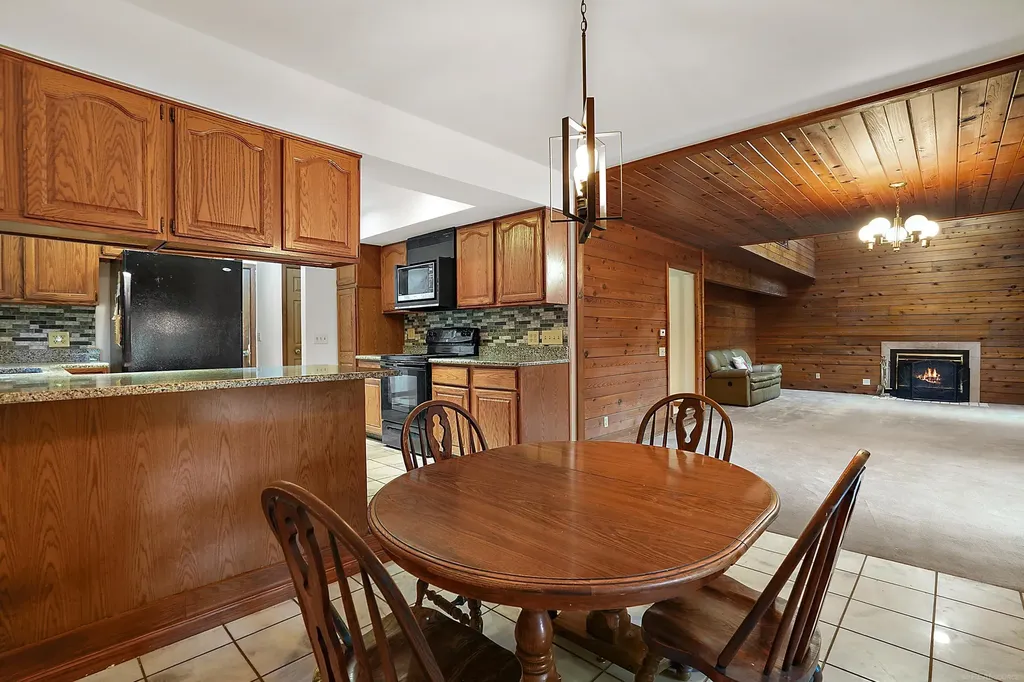 11535 Longden Avenue Pinckney Village MI 48169