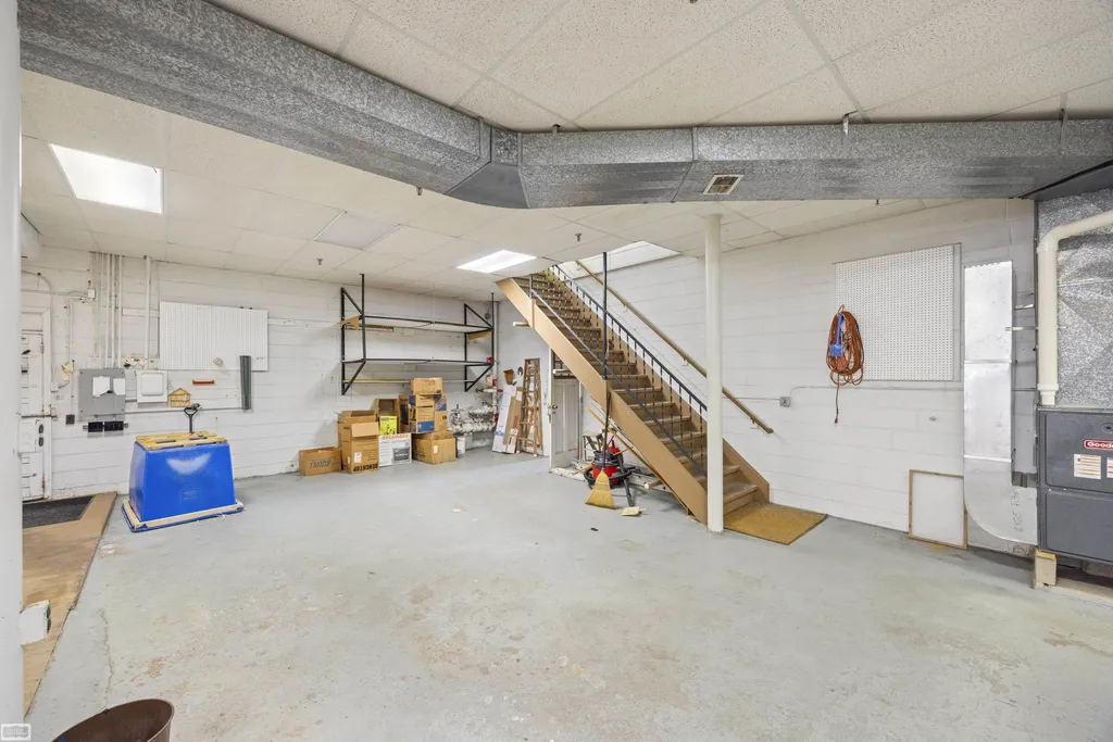35942 Jefferson Avenue Harrison Charter Township MI 48045