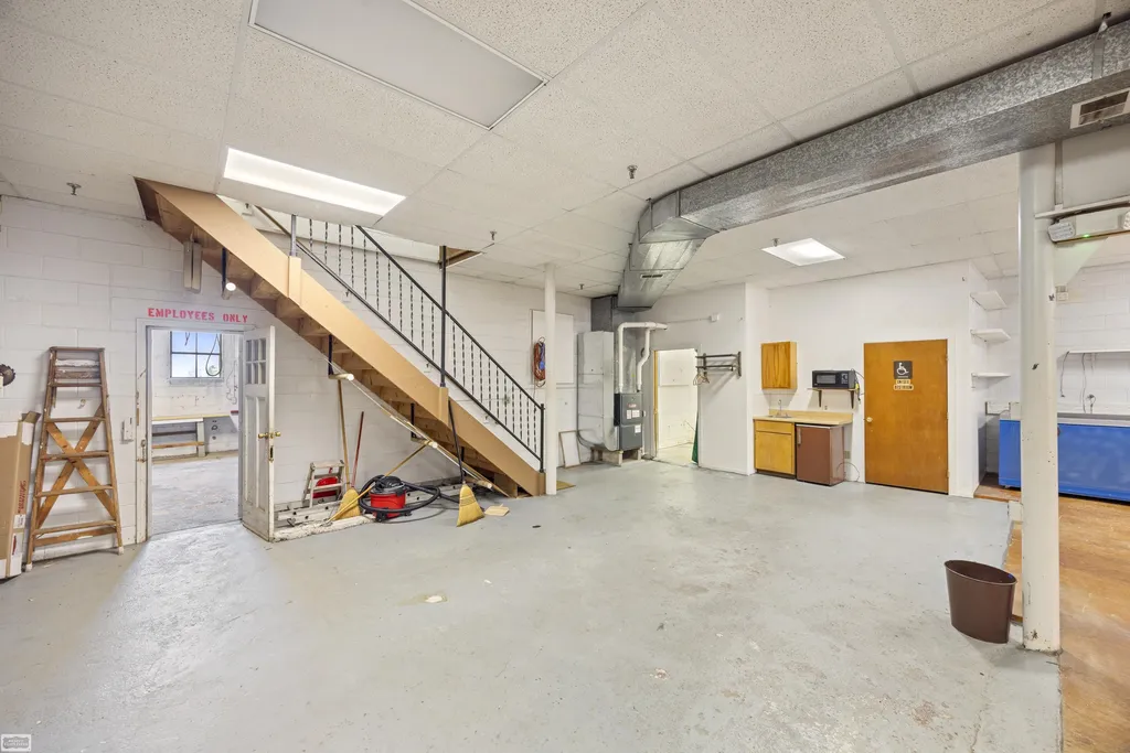 35942 Jefferson Avenue Harrison Charter Township MI 48045