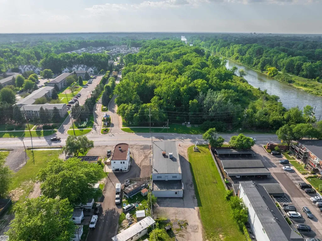 35942 Jefferson Avenue Harrison Charter Township MI 48045