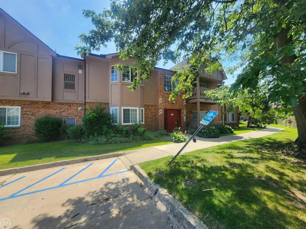 30522 Oakridge Manor Drive Roseville City MI 48066