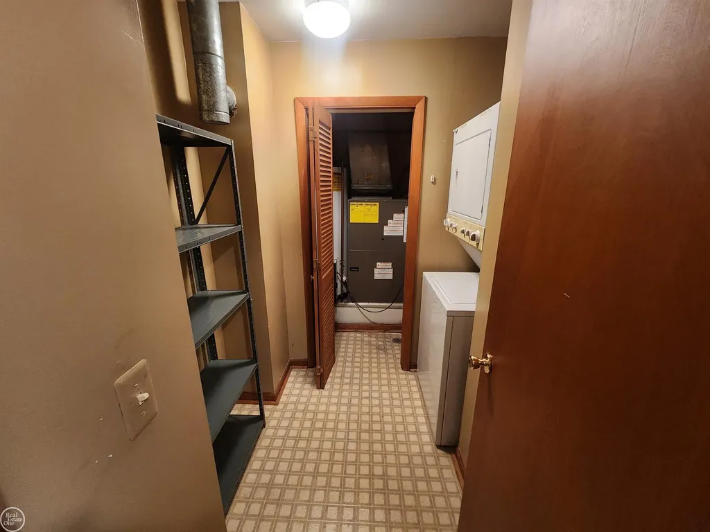 30522 Oakridge Manor Drive Roseville City MI 48066