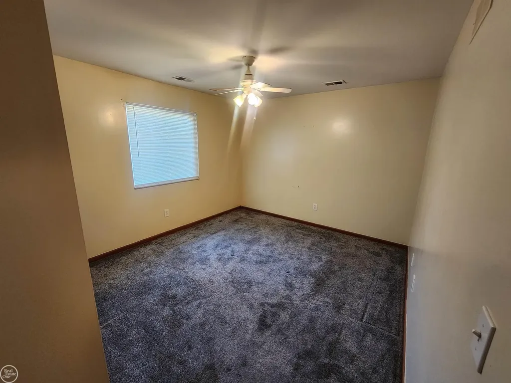 30522 Oakridge Manor Drive Roseville City MI 48066