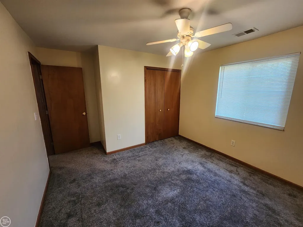 30522 Oakridge Manor Drive Roseville City MI 48066