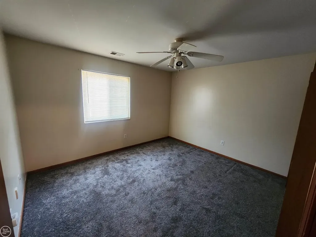 30522 Oakridge Manor Drive Roseville City MI 48066