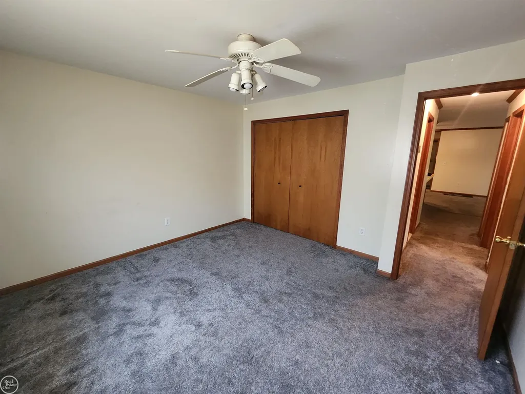 30522 Oakridge Manor Drive Roseville City MI 48066