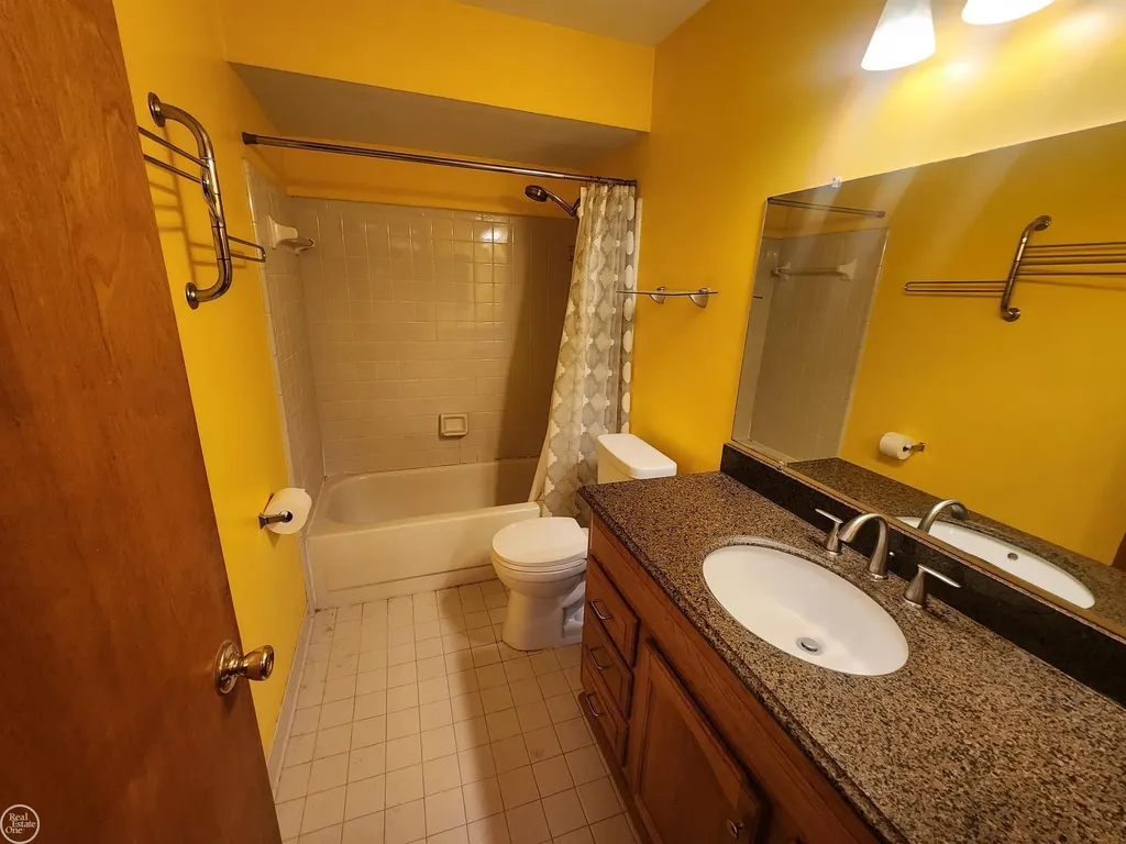30522 Oakridge Manor Drive Roseville City MI 48066