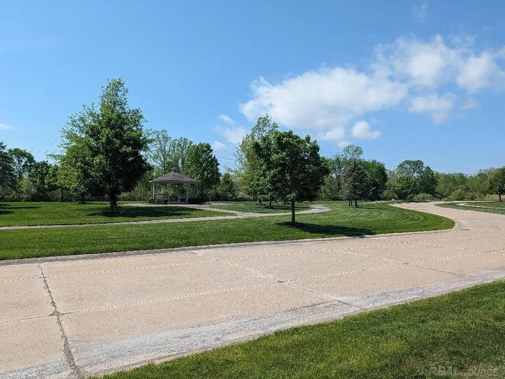 30592 Lynn Ct Court Chesterfield Township MI 48051