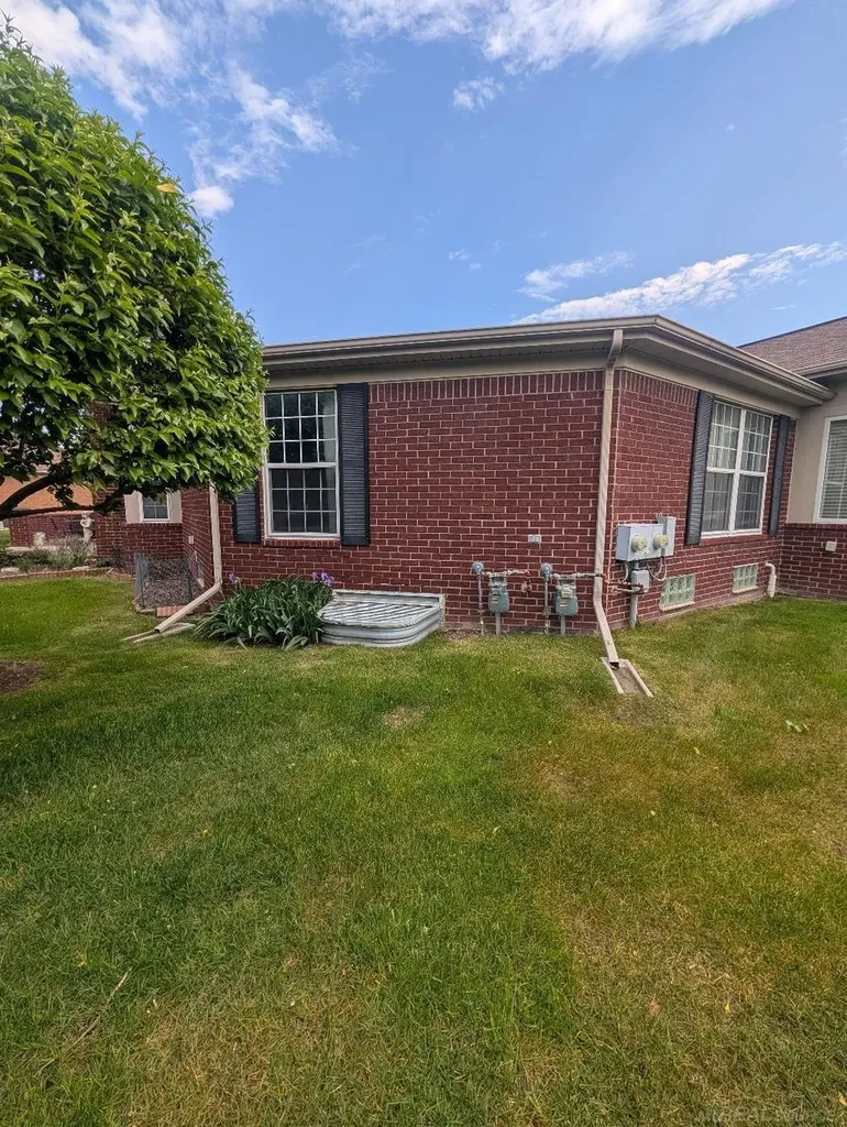 30592 Lynn Ct Court Chesterfield Township MI 48051