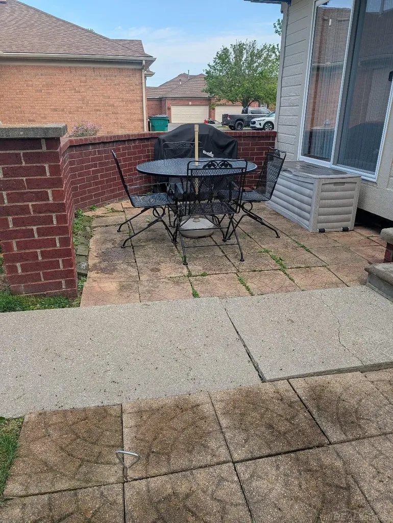 30592 Lynn Ct Court Chesterfield Township MI 48051